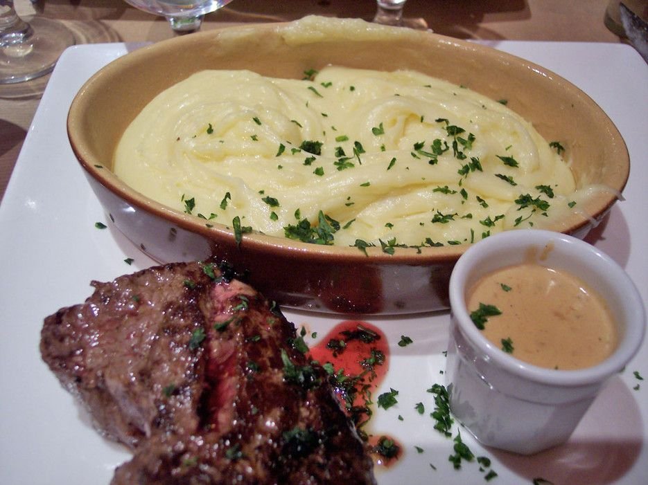 Where to Eat Like a Local in Paris and Avoid Tourist Traps